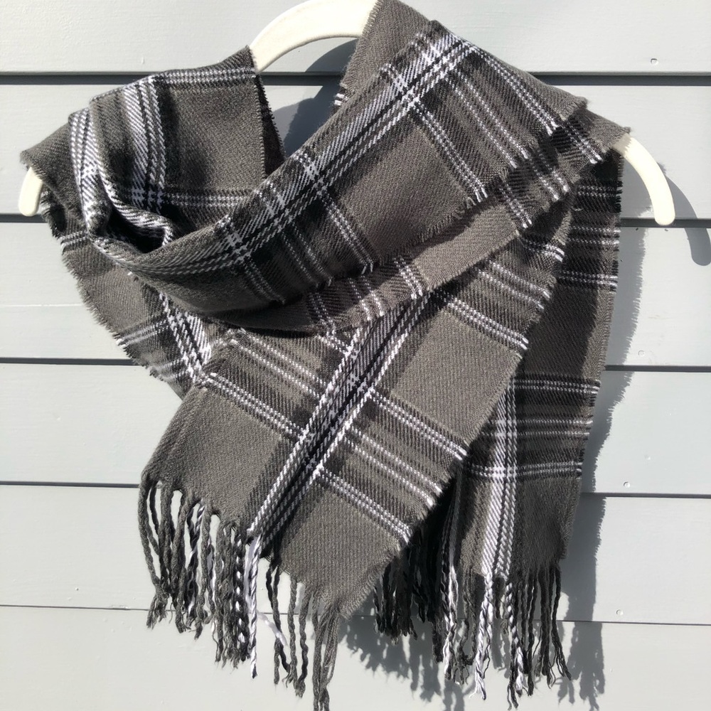 Old Navy grey plaid winter scarf